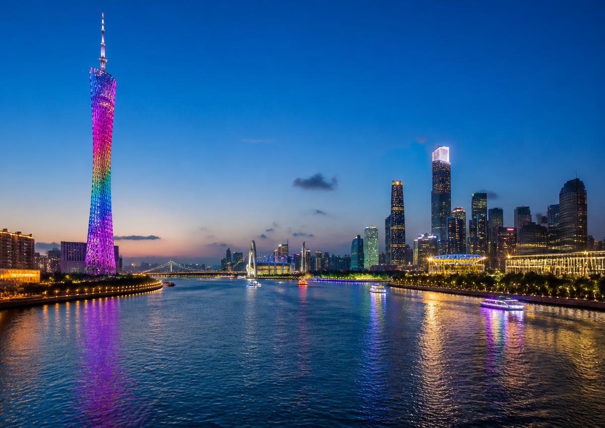 Guangzhou, China — Canton Tower and Pearl River at night