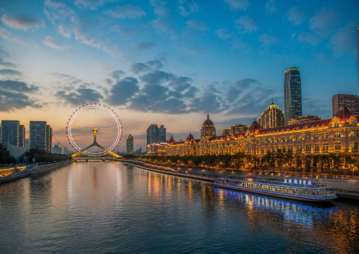 Tianjin, China — Hai river waterfront and Tianjin Eye