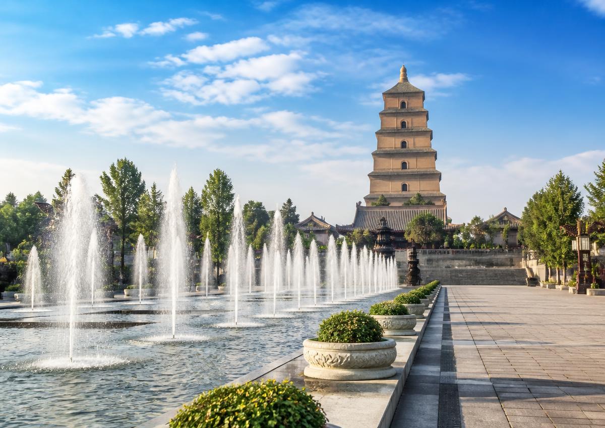 Xi'an, China — Big Wild Goose Pagoda and fountain plaza